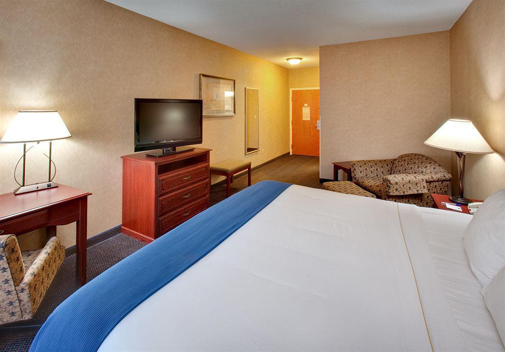Holiday Inn Express Jamestown By Ihg חדר תמונה