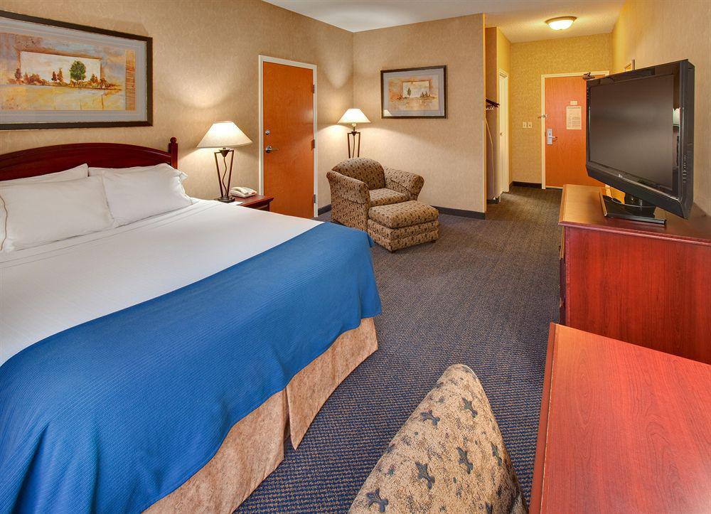 Holiday Inn Express Jamestown By Ihg מראה חיצוני תמונה